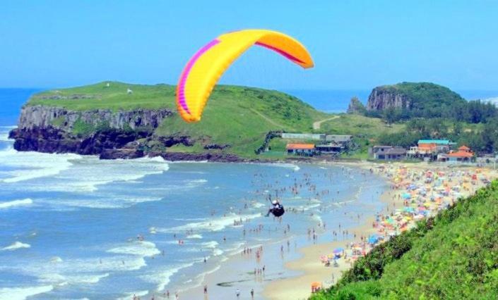 Kitnet S1 Em Torres-Rs - Na Mais Bela Praia Gaucha - Cozinha - Banheiro - Ar Condicionado - Tv E Wi-Fi - Estacionamento - Anfitria Superhost No Bnb エクステリア 写真